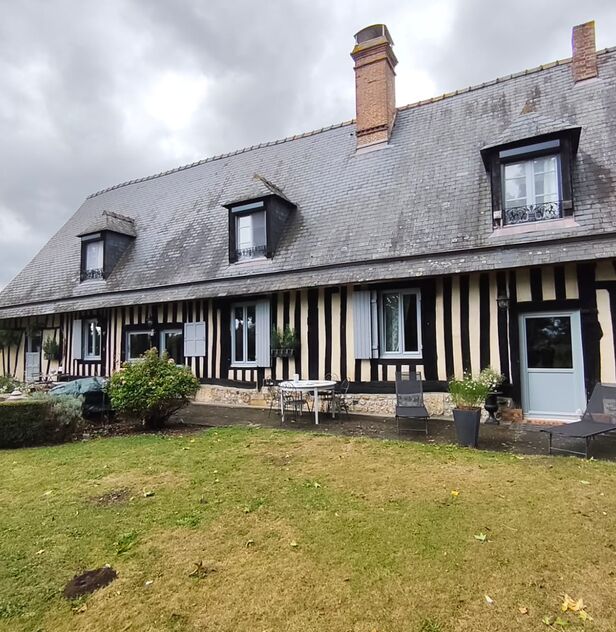 menuiseries en couleur sur maison normande