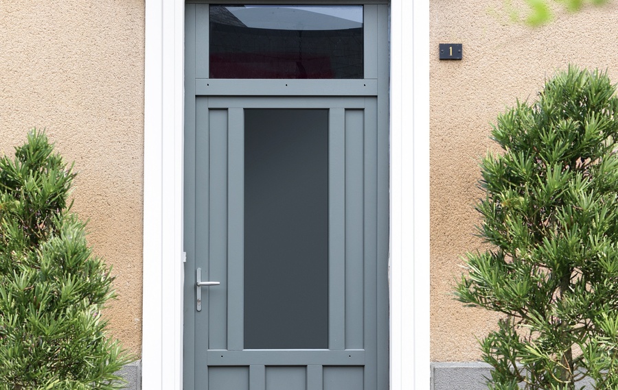 Notre gamme de porte d'entrée en BOIS CLASSIQUE et CREATIVE CONTEMPORAINE à PONT L'EVEQUE